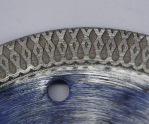Detail čepele diamantového rezného kotúča