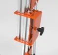Jednoduchý výsuvný mechanizmus a hliníkové profily poskytujú nosnosť až 80 kg